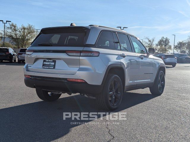 2024 Jeep Grand Cherokee Altitude 8