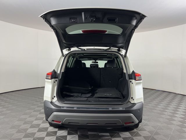 2023 Pearl White Tricoat Nissan Rogue SV FWD SUV