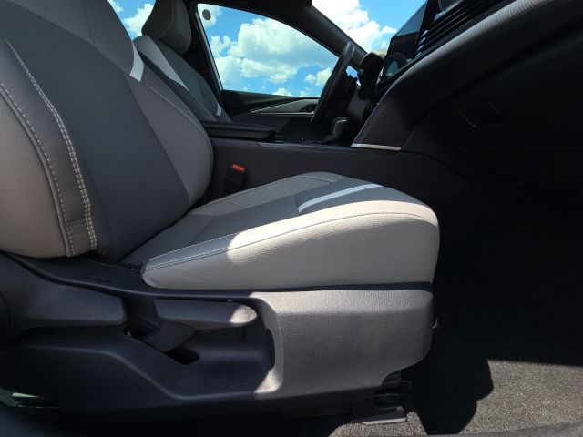 2025 Toyota Camry SE:B02318