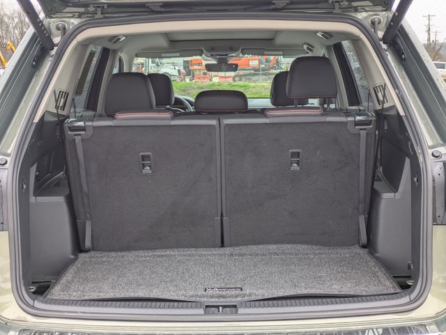 2025 Volkswagen Atlas 2.0T Peak Edition Green at Matthews Motors of Wilmington