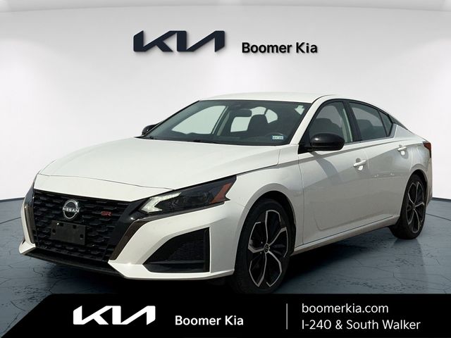 Glacier White 2024 Nissan Altima 2.5 SR FWD Sedan Front-Wheel Drive Continuously Variable Transmission