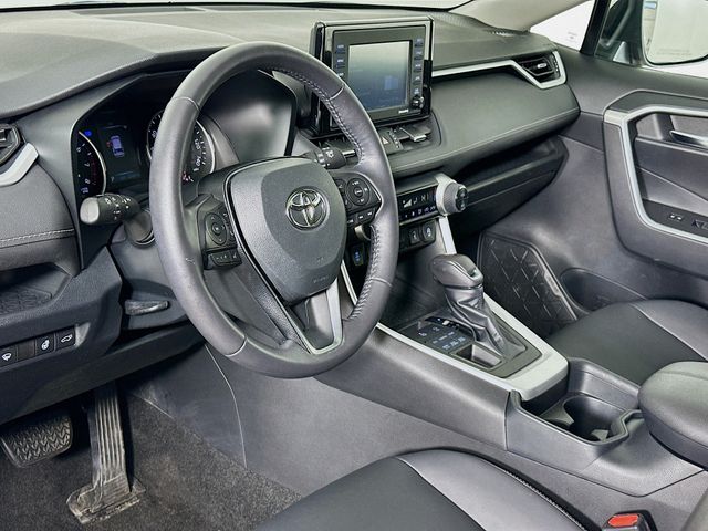 2020 Toyota RAV4 XLE Premium 9