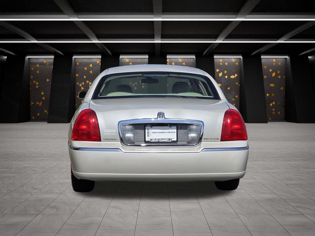 Used 2006 Lincoln Town Car Sedan