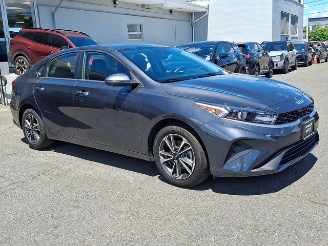 Gravity Gray 2024 Kia Forte Sedan Front-Wheel Drive Continuously Variable Transmission