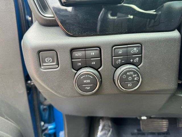 Used 2022 Blue Chevrolet ZR2 image 22