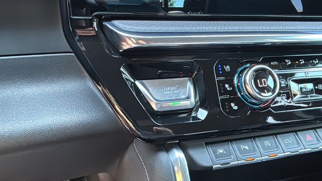 Used 2025 Silver GMC Denali image 29