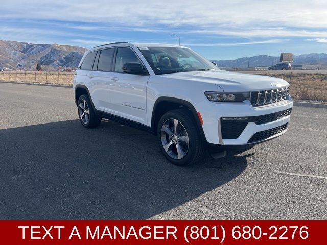 Bright White Clearcoat 2026 Jeep Grand Cherokee SUV / Crossover Four-Wheel Drive 8-Speed Automatic