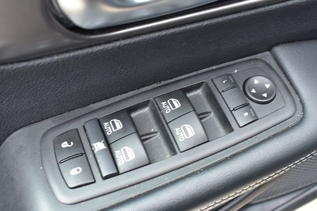 Used 2025 Chrysler Pacifica Van