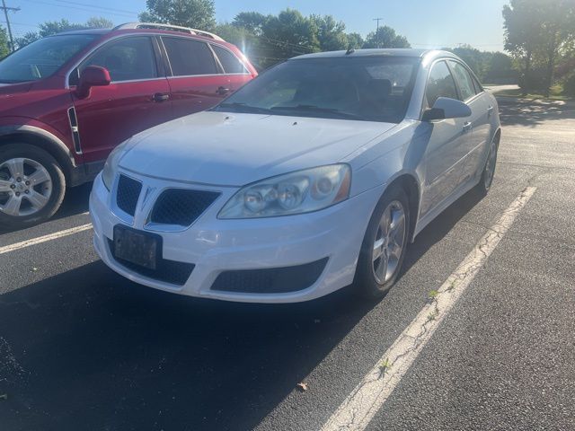 Pure (Summit White) 2010 Pontiac G6 Sedan Sedan Front-Wheel Drive 4-Speed Automatic Overdrive