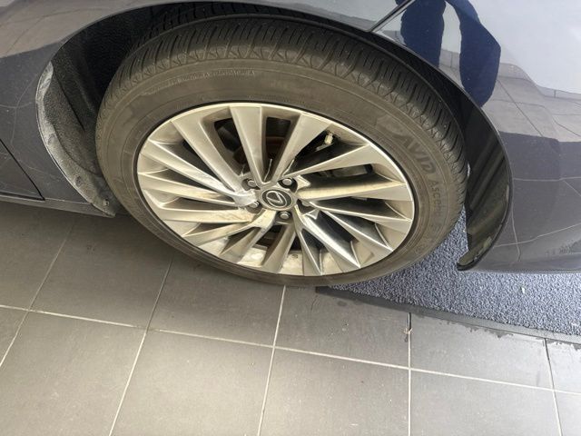 Used 2020 Lexus ES Sedan