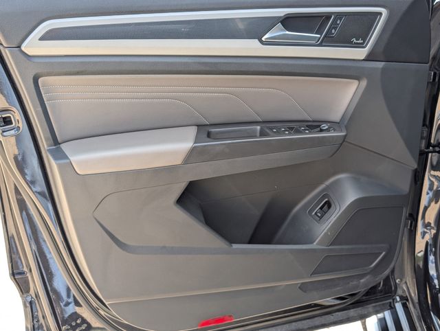 Used 2022  Volkswagen 3.6L V6 SEL Premium R-Line image 10