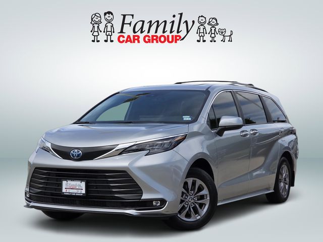 Celestial Silver Metallic 2025 Toyota Sienna XLE 7-Passenger FWD Minivan Front-Wheel Drive Continuously Variable Transmission