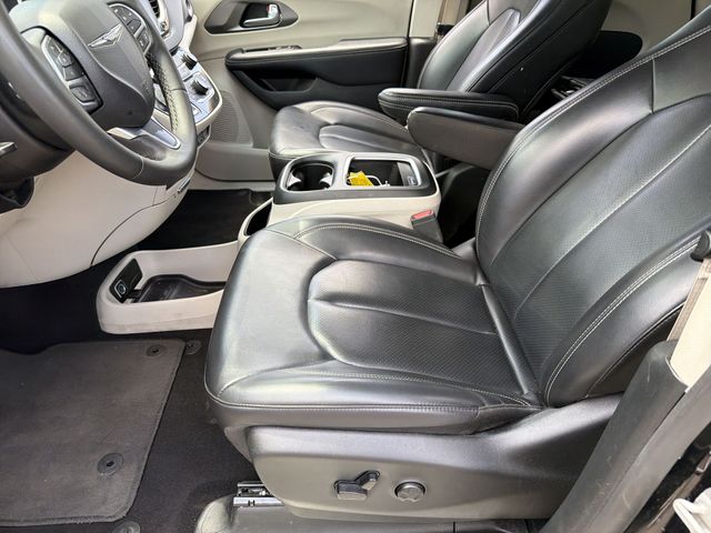 Used 2023 Black Chrysler Touring L image 20