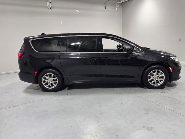 Used 2023 Chrysler Pacifica Van