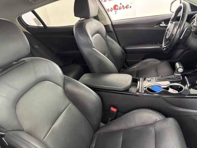 2018 Silky Silver Kia Stinger Base RWD Sedan
