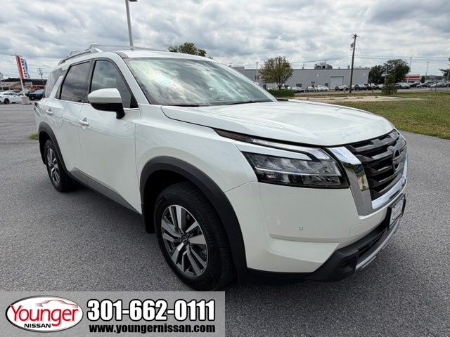 Pearl White Tricoat 2024 Nissan Pathfinder SUV / Crossover All-Wheel Drive 9-Speed Automatic