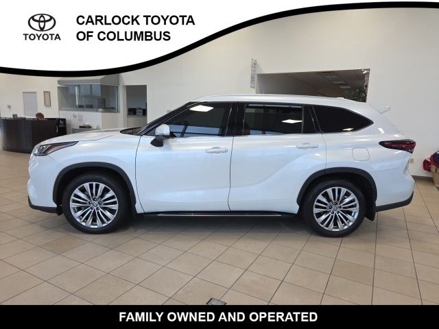 White (Wind Chill Pearl) 2025 Toyota Highlander SUV / Crossover All-Wheel Drive 8-Speed Automatic