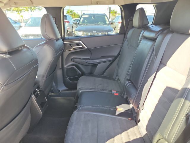 2024 Mitsubishi Outlander SE - Photo 15