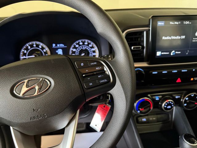 2022 Hyundai Venue SE photo