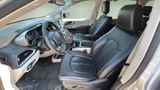 Used 2024 Silver Chrysler Touring L image 18