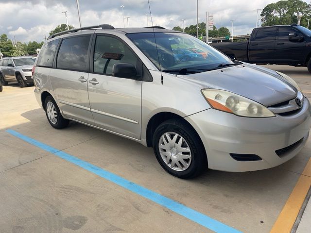 2006 Toyota Sienna LE 7-Passenger's photo