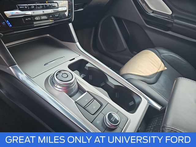 Used 2023 White Ford Platinum image 26