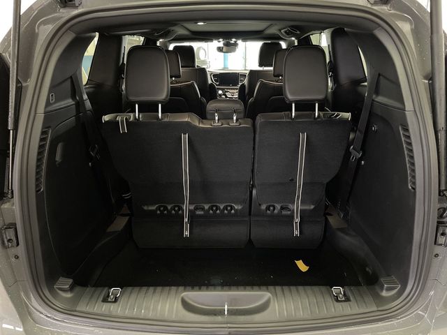 2025 Chrysler Pacifica Limited photo