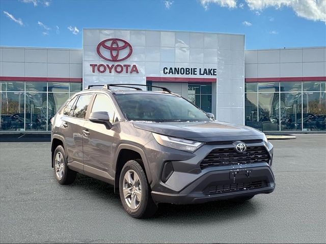 2025 Toyota RAV4 XLE's photo