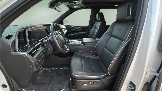 Used 2022 White Cadillac Sport image 18