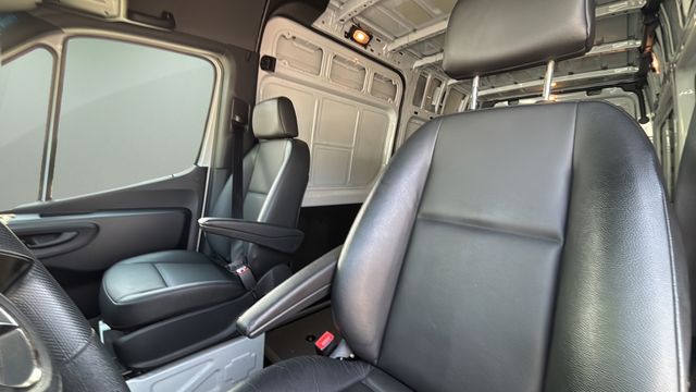 Used 2025  Mercedes-Benz Cargo 144 WB image 20