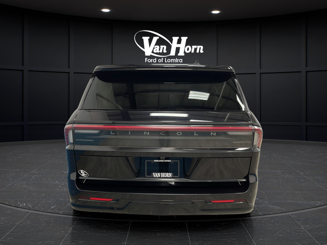 Used 2025 Infinite Black Metallic Clearcoat Lincoln Reserve image 6