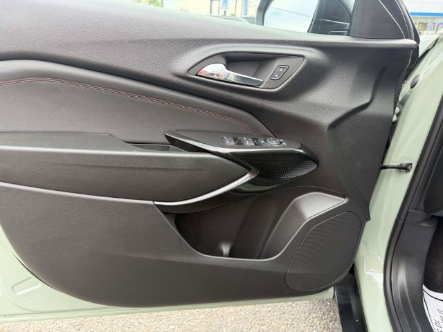 Used 2024 Chevrolet Trax SUV