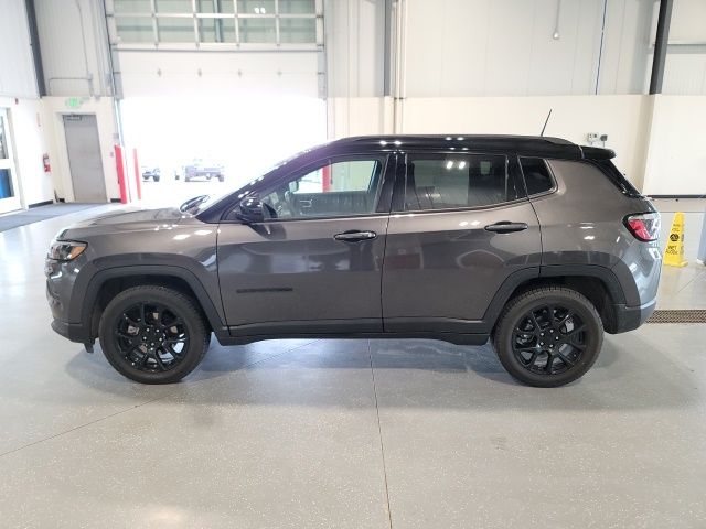 2022 Granite Crystal Metallic Clearcoat Jeep Compass Altitude 4X4 SUV