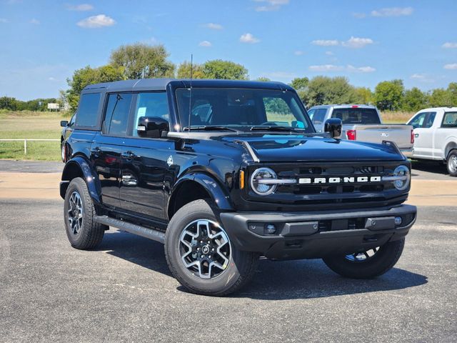 2024 Ford Bronco Outer Banks 2