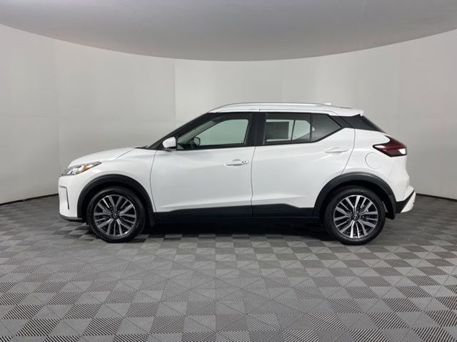 2023 Aspen White Tricoat Nissan Kicks SV FWD SUV