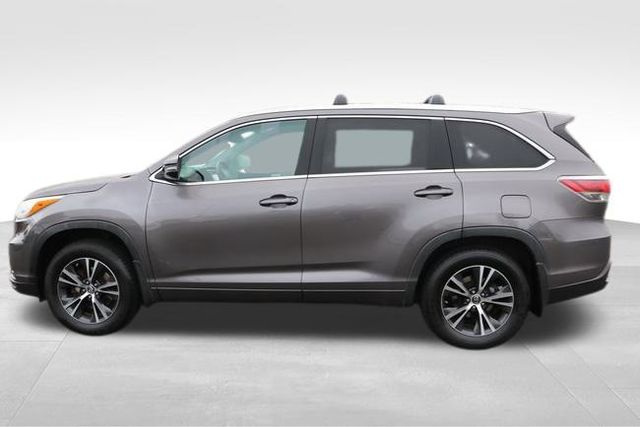 2016 Toyota Highlander XLE V6 23