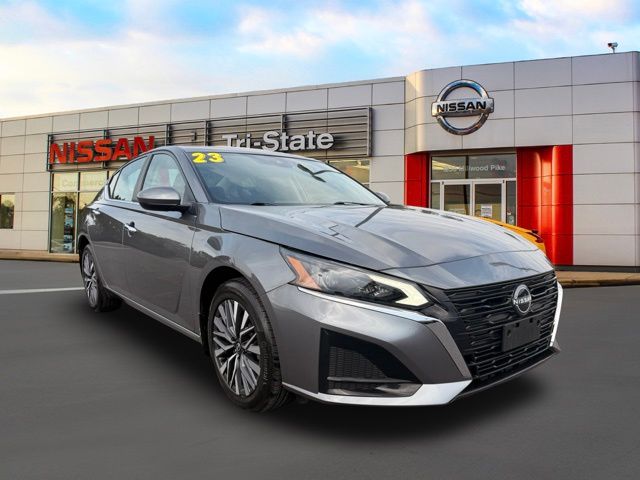 Gray (Gun Metallic) 2023 Nissan Altima Sedan All-Wheel Drive Continuously Variable Transmission