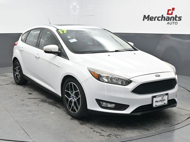 Oxford White 2017 Ford Focus Hatchback Front-Wheel Drive 6-Speed Automatic