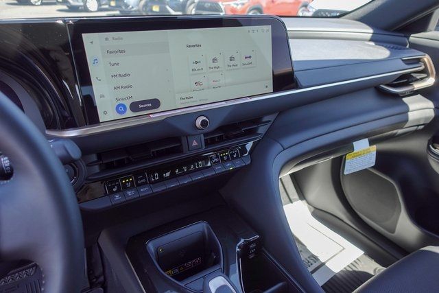 new 2025 Toyota Crown Signia car