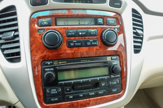 used 2007 Toyota Highlander car, priced at $7,500