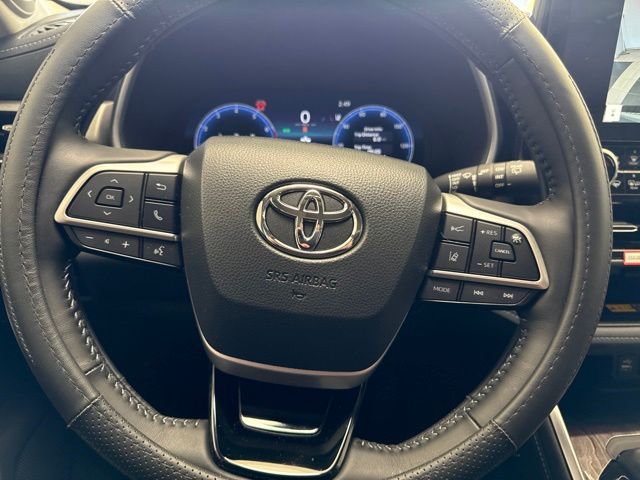 2025 Toyota Highlander Limited Silver at Gullo Toyota