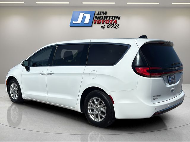 Used 2023 Chrysler Pacifica Van
