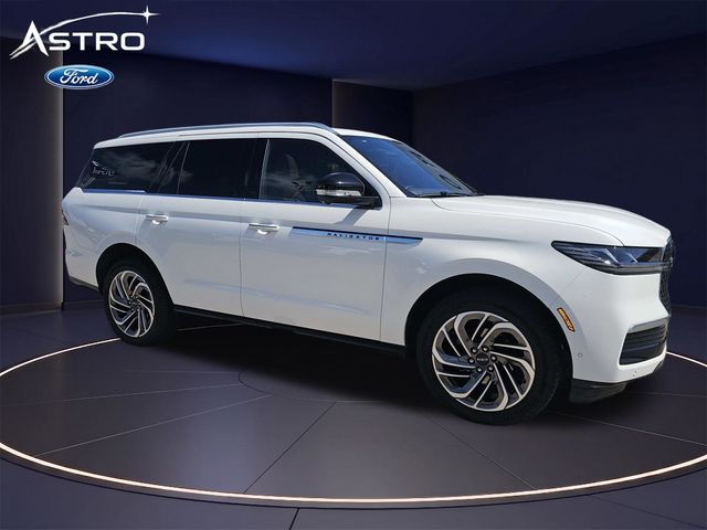 White Metallic 2025 Lincoln Navigator Reserve 4WD SUV / Crossover Four-Wheel Drive Automatic