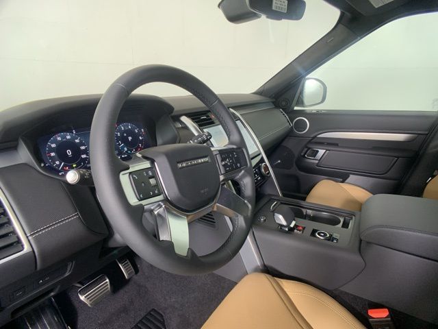 2025 Land Rover Discovery Dynamic SE 14