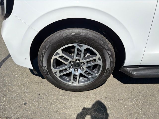 2025 Ford Expedition Active Oxford White - Grieco Acura - Image 32