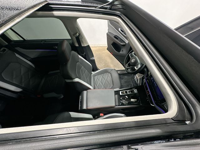2025 Volkswagen Atlas 2.0T Peak Edition Black at Subaru and VW of Moon Township