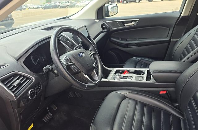 2024 Gray Metallic Ford Edge SEL AWD SUV