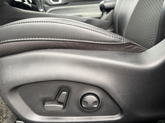 Used 2022 Gray Jeep Latitude image 26