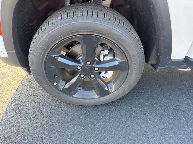 New 2025 White Jeep Limited image 14