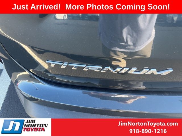 2022 Ford Edge Titanium 7